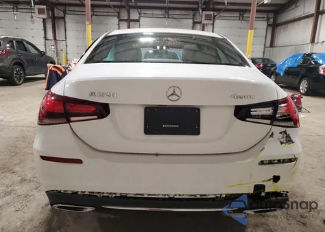 2021 Mercedes-Benz A 220 4Matic z USA, uszkodzony, nr VIN W1K3G4FB2MJ296315